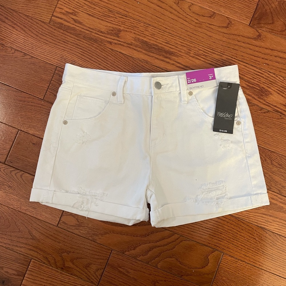 White denim boyfriend midi shorts